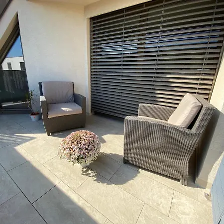 Top W/big Terrace & Pvt. Parking Apartmán *